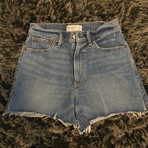 Abercrombie 4” Mom Short High Rise- Size 27/4